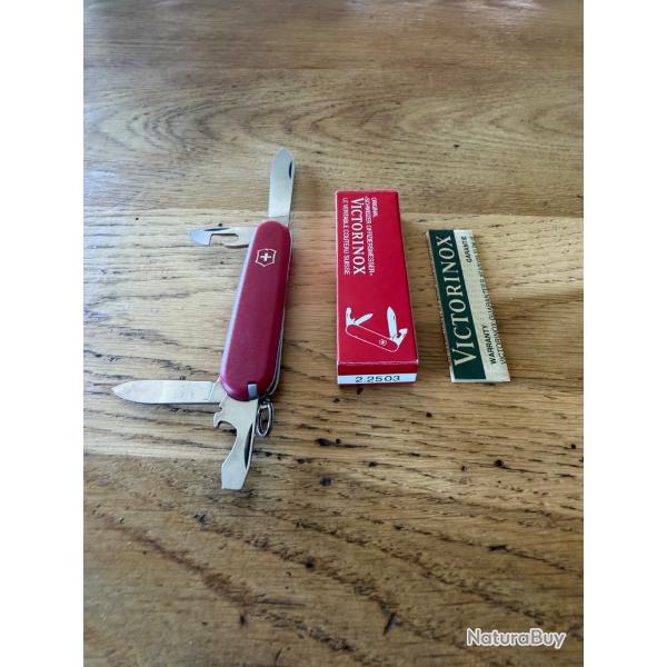 Lot 170 Couteaux Suisses Victorinox Vintage - Stock priv� Maison Jean(coutellerie Toulon 1807)