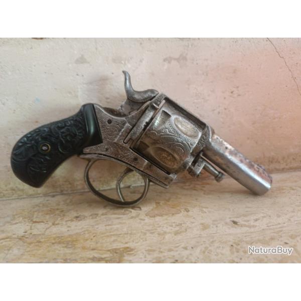 Superbe revolver british bulldog calibre 450 de luxe cisele en etat de tirer