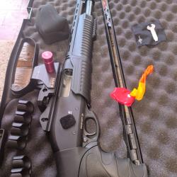 Fusil &agrave; pompe calibre 12 Utas D&eacute;fense XTP6 +viseur+accesoires+malette