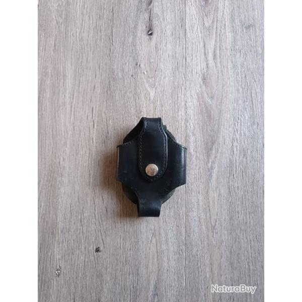 Porte menottes clip m�tallique
