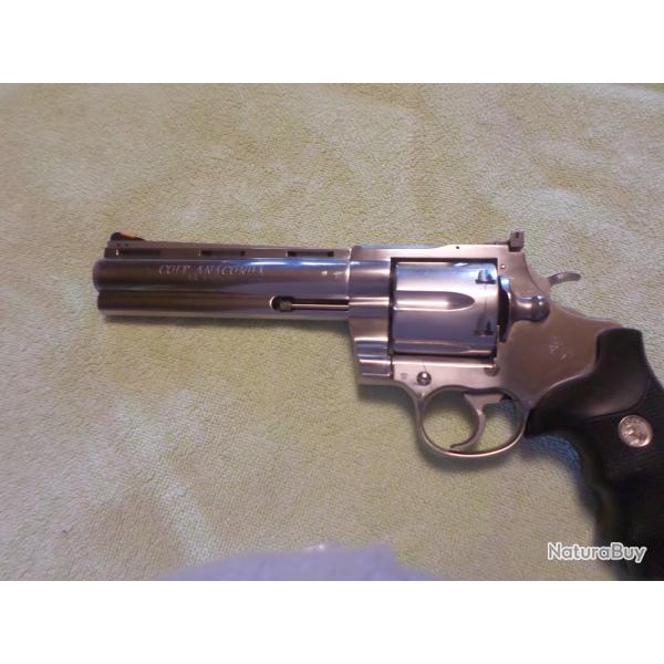 r�volver Colt  anaconda 44 magnum.