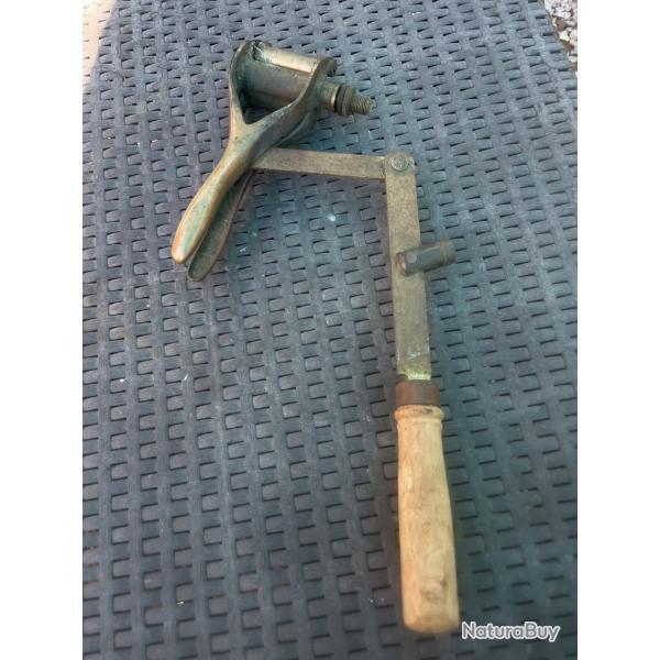 Ancienne bouchonneuse � Levier Bouche Bouteille Vin En Laiton fabriqu� par la marque Sambri