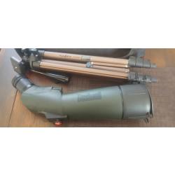Longue vue Bushnell trophy xlt et son tr&eacute;pied &eacute;tat neuf