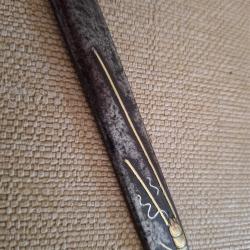 Kozuka pour katana ou wakizashi de samoura&iuml; en fer nu incrust&eacute; d'une langouste. Or ?