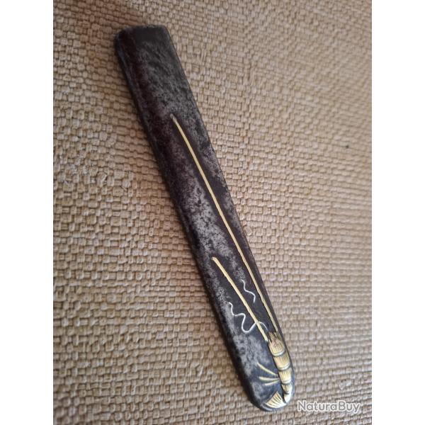 Kozuka pour katana ou wakizashi de samoura� en fer nu incrust� d'une langouste. Or ?