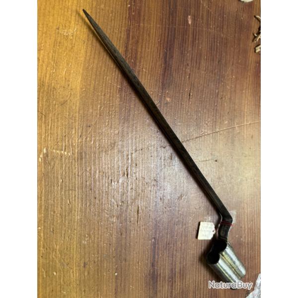 ba�onnette de chasse lame exagonale aplatie double douille.  FRANCE 18 eme