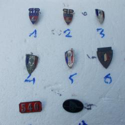 differents lot d'insignes k&eacute;pi police ,tres bon &eacute;tat