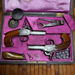 BEAU ET COMPLET COFFRET D'UNE PAIRE DE PISTOLETS SIGN&Eacute; JEAN RAINKIN A PARIS XlX &Eacute;ME