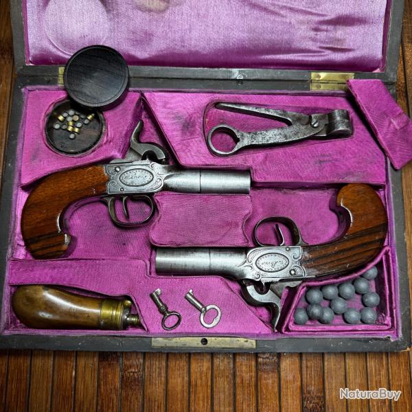 BEAU ET COMPLET COFFRET D'UNE PAIRE DE PISTOLETS SIGN� JEAN RAINKIN A PARIS XlX �ME