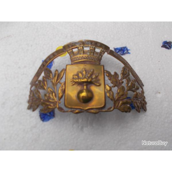 plaque de casque de pompiers de la ville de BRINON-BEUVRON, tres bon �tat