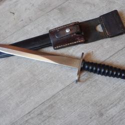 V332521 Ba&iuml;onnette Suisse FASS 57 avec porte fourreau en cuir
