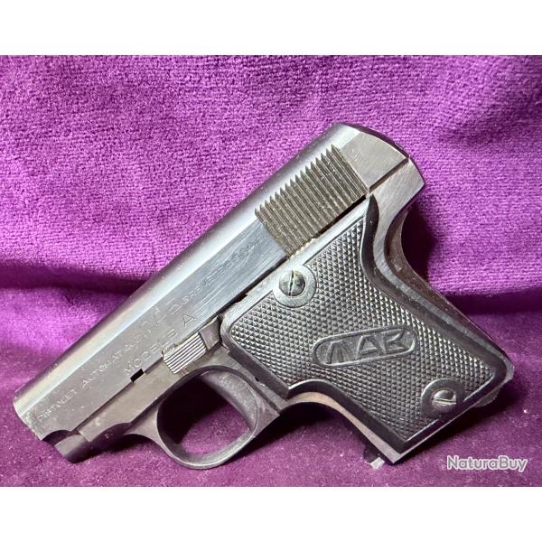 Pistolet MAB Mod�le A - calibre 6,35 mm Browning - Cat�gorie B - Manufacture d'Armes de Bayonne