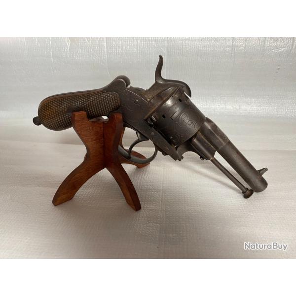 Revolver � broche de calibre 9 mm