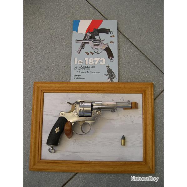 Beau 1873 avec support et livre.