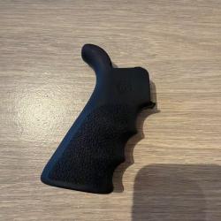 Poign&eacute;e tactique Hogue Overmolded Grip - AR15 / M4