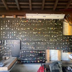 EXCEPTIONNEL - Collection de +300 porte-cl&eacute;s anciens & rares (certains de valeur)