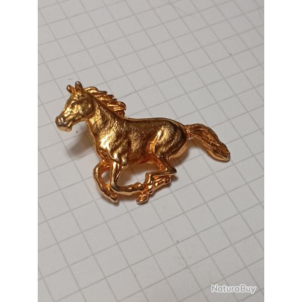 Pin's cheval horse couleur or relief ref 2805