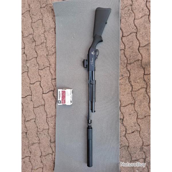 FUSIL � pompe canon ray� avec silencieux et point rouge VORTEX, id�al pour la traque en s�curit�.