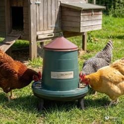 Mangeoire tr&eacute;mie sur pieds plastique recycl&eacute; 12 kg - GAUN