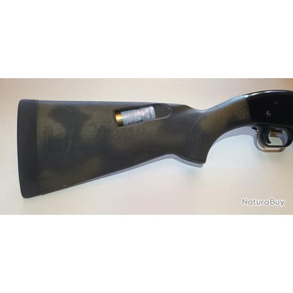 lot Crosse et pompe camo Mossberg speed feed avec r�serve de cartouches 500 - 590 - mav 88 maverick