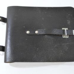 Ancien &eacute;tui en cuir noir NVA porte documents, porte cartes. Reconstitution, chasse surplus militaire