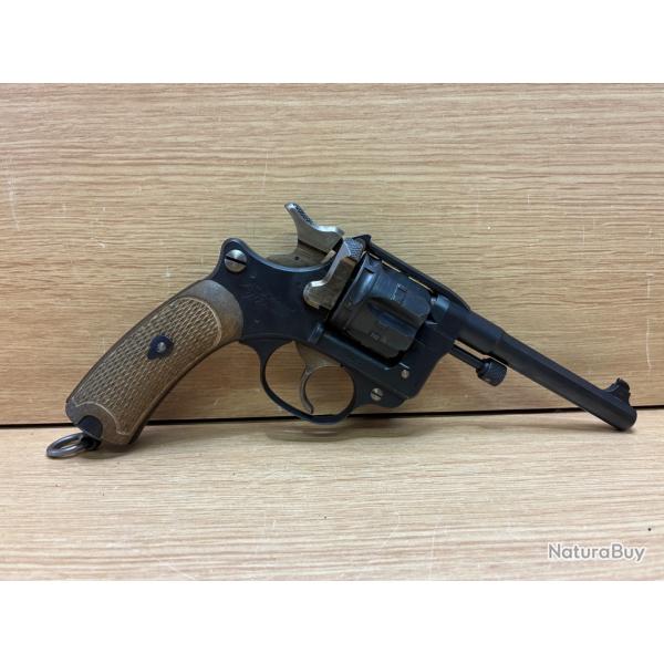 Revolver Fran�ais 1892 MAS Cal 8�mm proche du neuf et son �tui � 1� sans prix de r�serve !