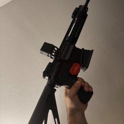 AR 15 ADCOR DEFENSE 223/5.56 14,5 pouce MADE IN USA &eacute;quip&eacute;e magwel red dot 3 chargeurs