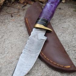 Skinner Couteau Damas Lame 256 Couches Lame Drop Point Manche Purple Fabr Artisanale Etui Cuir 02