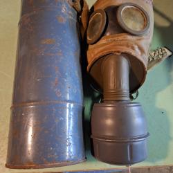 Masque &agrave; gaz ancien T35 (ann&eacute;es 30/40) + Cartouche + Bo&icirc;tier m&eacute;tal civil - Collection