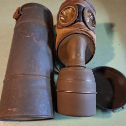 Masque &agrave; gaz militaire fran&ccedil;ais T35 DUCHELL 38 avec bo&icirc;tier m&eacute;tallique et couvercle