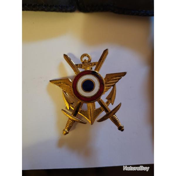 Insigne unor des officiers avec ou sans son �crin de la maison DRAGO PARIS. 26 pi�ces au total.