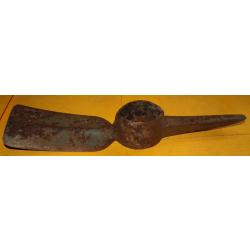 OUTIL : PIOCHE AVEC MARQUAGE ACIER DE L'ARMEE AMERICAINE U.S , LONGUEUR 42 CM POIDS 2,250 KILO   , F