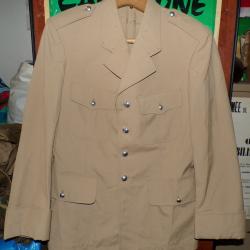 VESTE BEIGE DE SORTIE DE L'ARMEE FRANCAISE DE 1969  , TAILLE 98 SOIT M  , FABRICATION FRANCAISE A PA