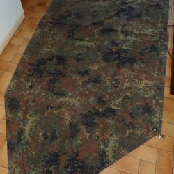 1/2 TOILE DE TENTE DE L'ARMEE ALLEMANDE EPOQUE APRES GUERRE , ANNEE 1960 ENVIRON