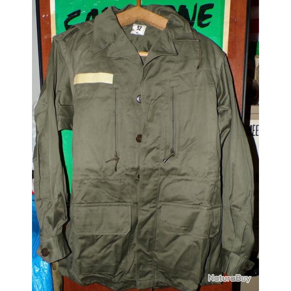 VESTE DE L'ARMEE FRANCAISE AVEC ETIQUETTE 1968  , TAILLE  MILITAIRE 92 C  SOIT 39 EN TAILLE CIVILE O