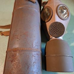 Masque &agrave; gaz fran&ccedil;ais TC38 dat&eacute; 1938/1939 avec cartouche et bo&icirc;tier m&eacute;tallique - WW2
