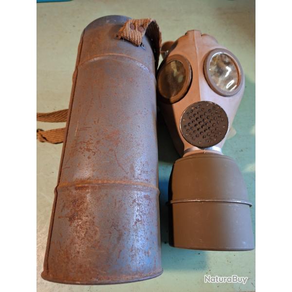 Masque � gaz fran�ais TC38 dat� 1938/1939 avec cartouche et bo�tier m�tallique - WW2