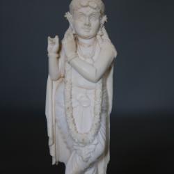 Petite figurine de Krishna Venugopala en ivoire - Inde, fin du XIXE si&egrave;cle