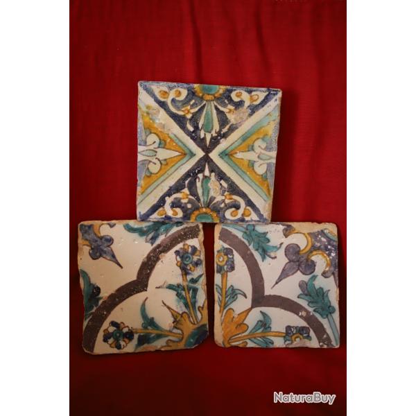 Trois carreaux � d�cor floral polychrome - Afrique du Nord, Maghreb, 18�me-19�me si�cle