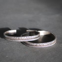 Deux anciens bracelets Chinois en argent - Chine, probablement 1&egrave;re moiti&eacute; du 20&egrave;me si&egrave;cle