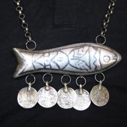 Un rare collier L&eacute;vantin en argent Niell&eacute; - Palestine ou Jordanie, fin 19&egrave;me d&eacute;but 20&egrave;me si&egrave;cle