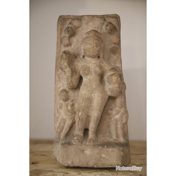 Sculpture en gr�s beige respr�sentant une divinit� f�minine Hindoue - Inde m�di�vale, 10�me- 13�me