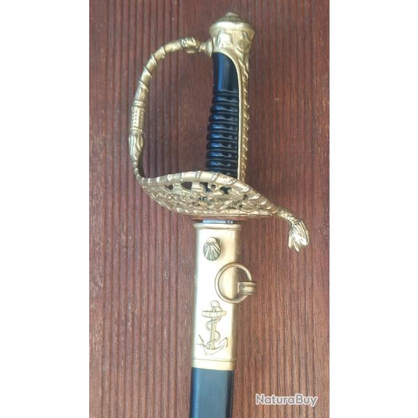 Sabre d'officier de marine avec son fourreau - fabrication du 20�me - lame l�g�rement oxyd�e
