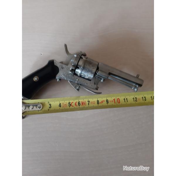 Mini revolver a broche 5mm liegeois Tres bon etat grave a la main tres bon etat mecanique