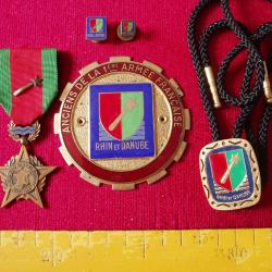 1 LOT DE MEDAILLES INSIGNES et DIVERS " RHIN & DANUBE " . .