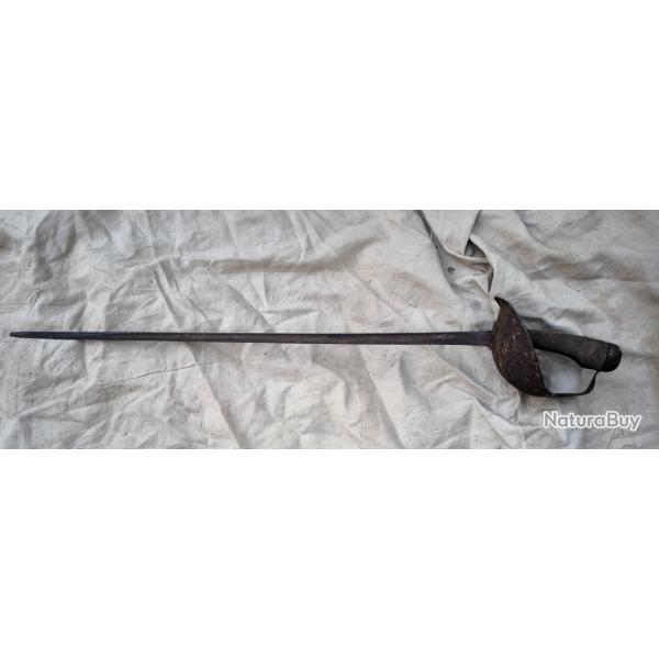 Sabre de cavalerie britannique 1908 sans fourreau sorti de grange