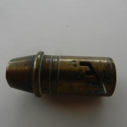 pi&egrave;ce d&eacute;tach&eacute;e bec doseur d'ancienne poire a poudre de chasse