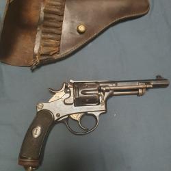 Revolver d'Ordonnance Suisse mod&egrave;le 1882 avec son &eacute;tui