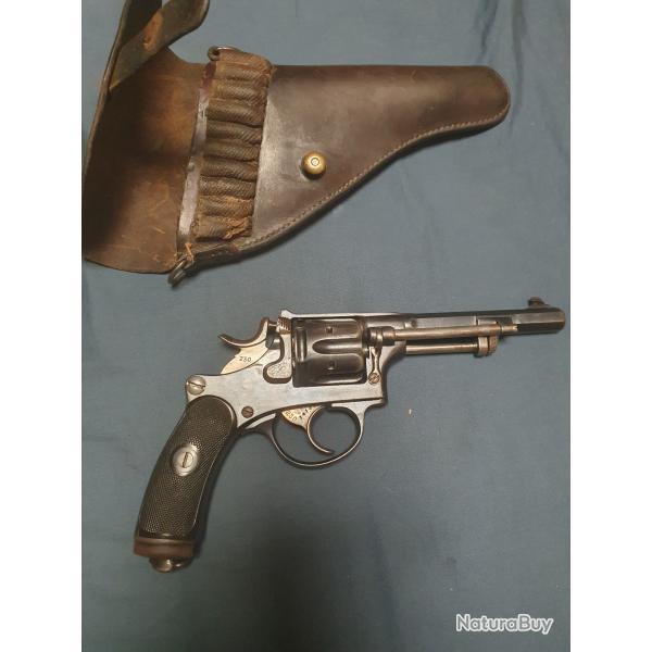 Revolver d'Ordonnance Suisse mod�le 1882 avec son �tui