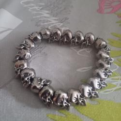 Bracelet gothique, 22 cr&acirc;nes